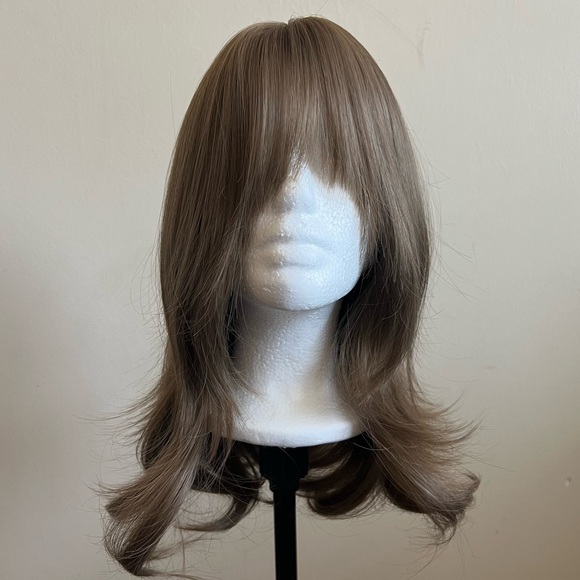 15” Light Brown Wavy Shoulder Length Synthetic Heat Resistant Wig With Bangs - Picture 3 of 11